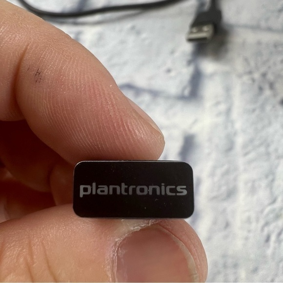 Plantronics by Poly Voyager Focus UC Wireless Headset w/Charge Stand - Picture 8 of 11